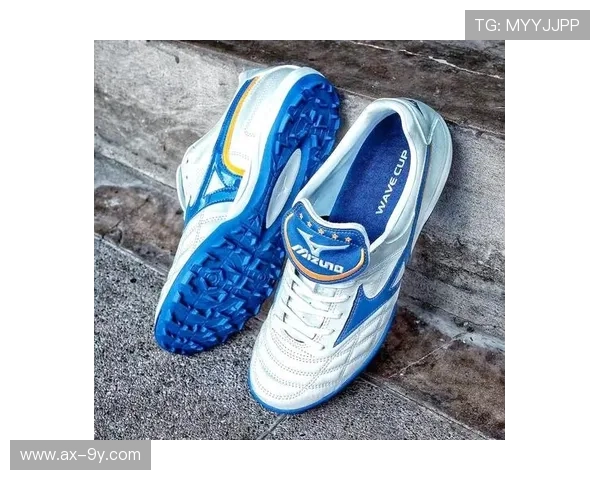 专为中学生设计的高性能足球鞋品牌推荐，助力年轻球员提升场上表现